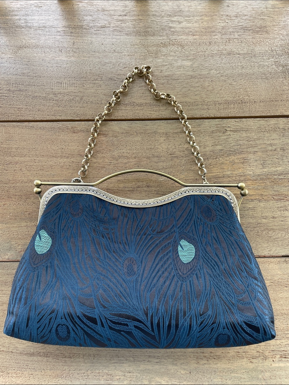 Vintage-Inspired Blue Embroidered Evening Bag with Gold Chain - Picture 7 of 11
